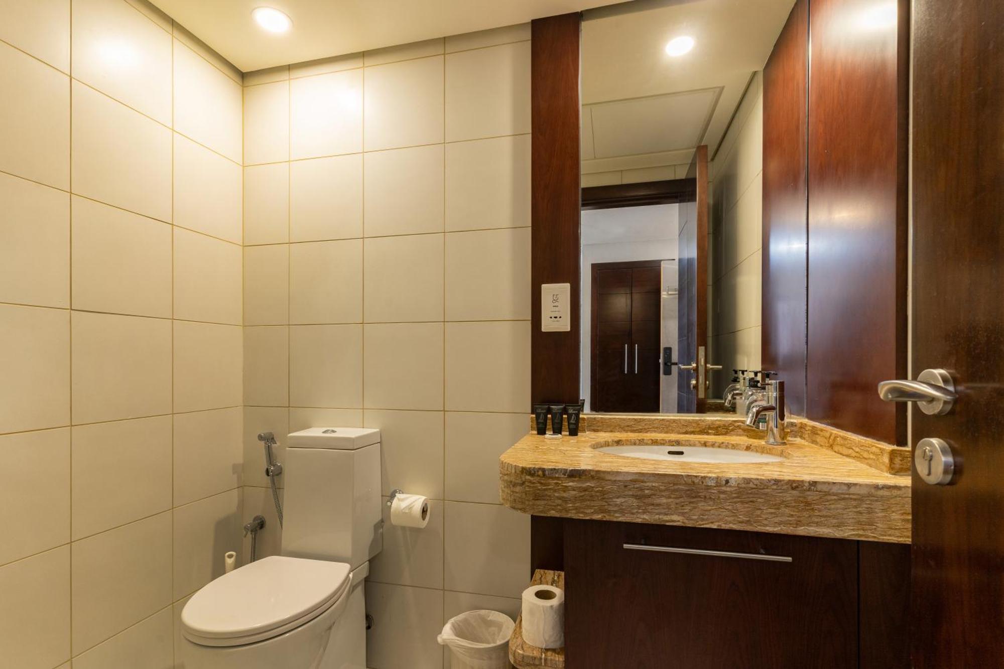 Chic 2Br Apartment, Prime Location Near Dubai Mall - Allsopp&Allsopp Экстерьер фото
