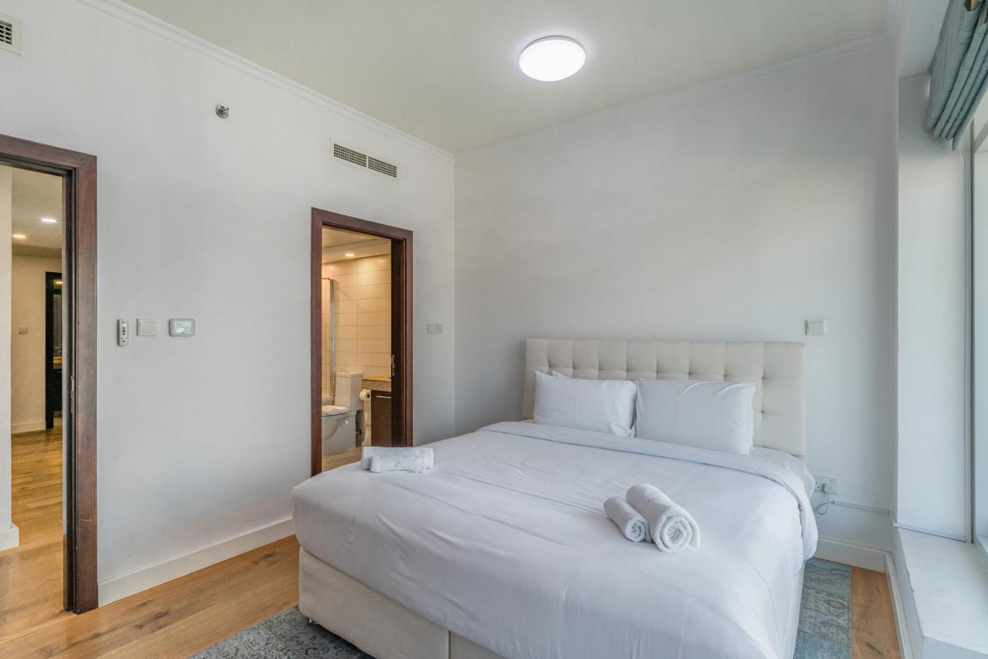 Chic 2Br Apartment, Prime Location Near Dubai Mall - Allsopp&Allsopp Экстерьер фото