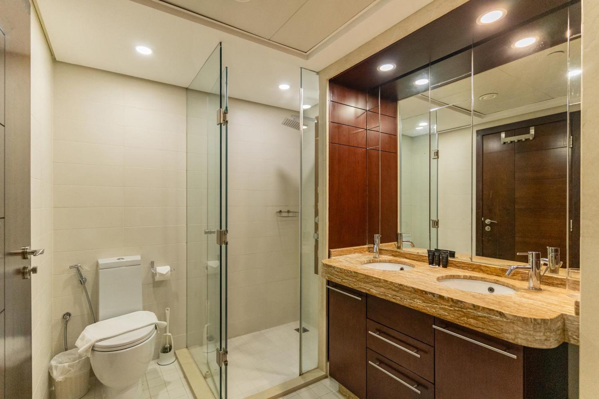 Chic 2Br Apartment, Prime Location Near Dubai Mall - Allsopp&Allsopp Экстерьер фото