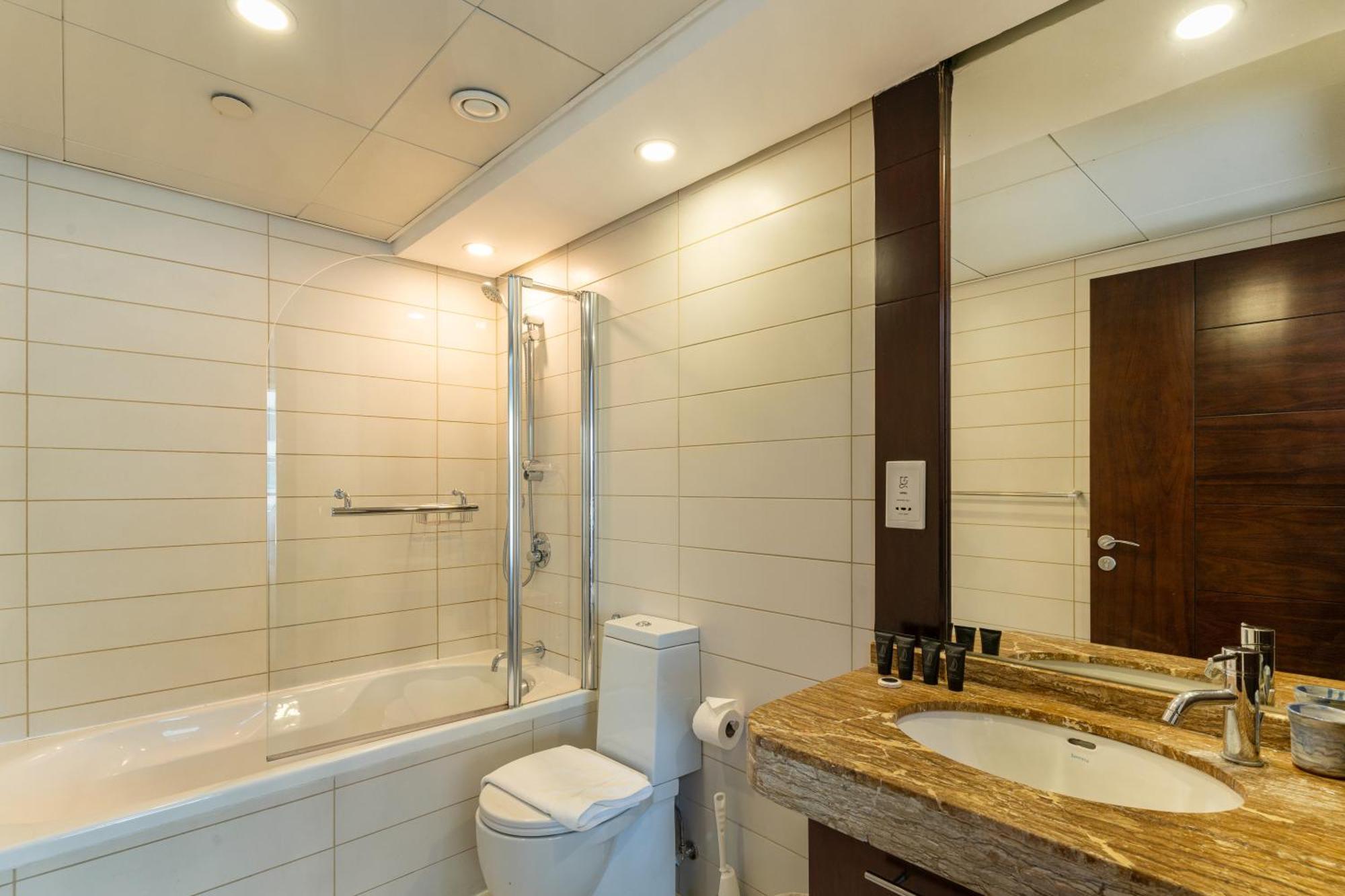 Chic 2Br Apartment, Prime Location Near Dubai Mall - Allsopp&Allsopp Экстерьер фото