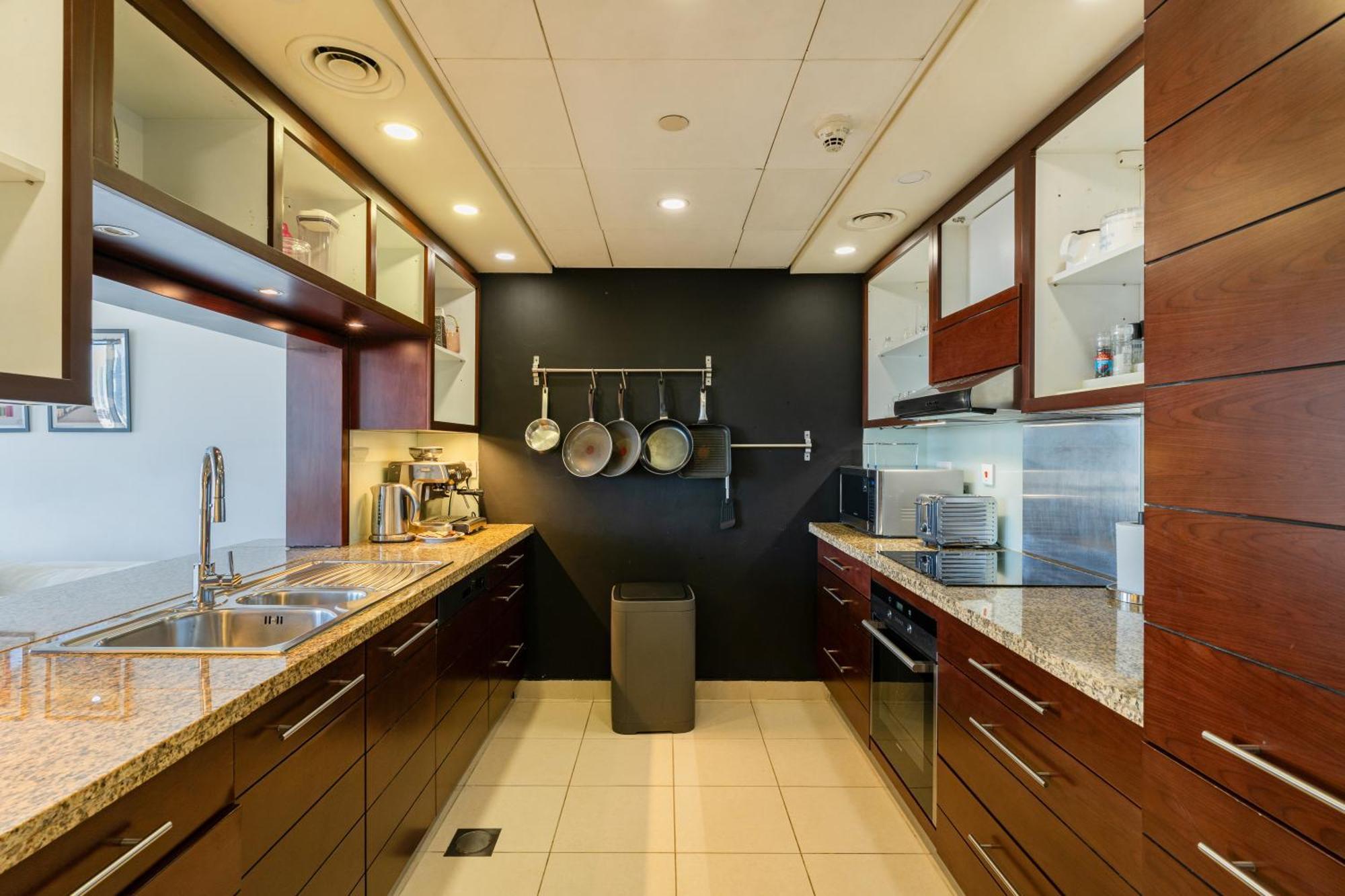 Chic 2Br Apartment, Prime Location Near Dubai Mall - Allsopp&Allsopp Экстерьер фото