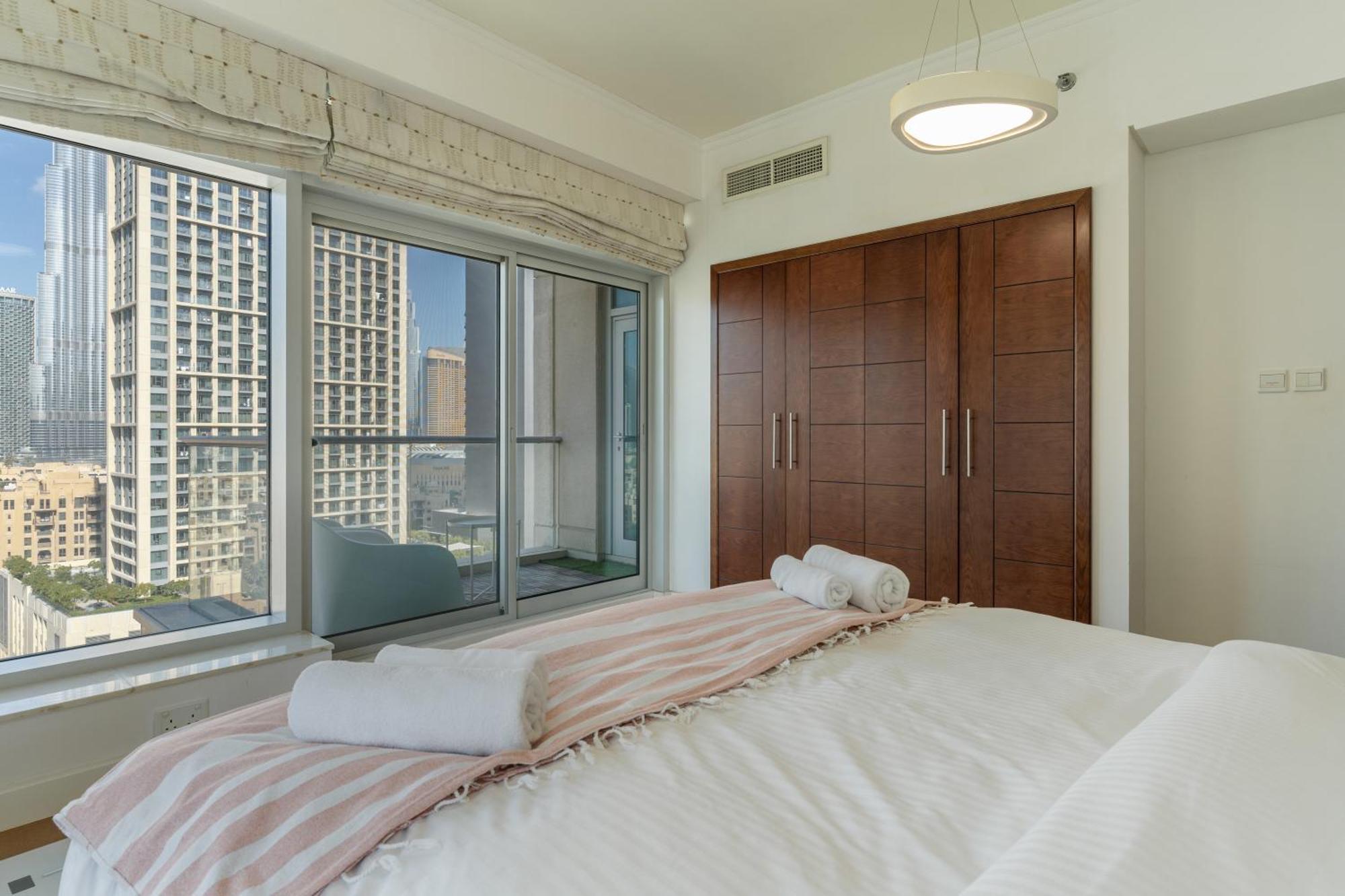 Chic 2Br Apartment, Prime Location Near Dubai Mall - Allsopp&Allsopp Экстерьер фото